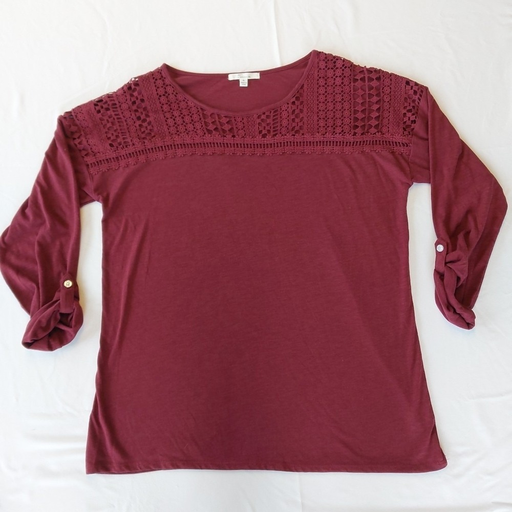 89th + Madison Size XL Top Blouse Cut Out Shoulder